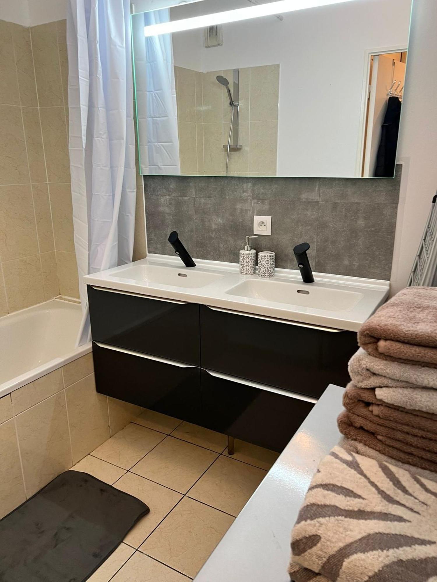 Appartement 5Min Gare Rer Disneyland Paris Val D'Europe La Vallee Village Parking Inclus Montévrain Exteriör bild